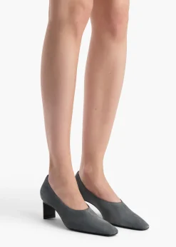 Cecilia Pump in Black Leather