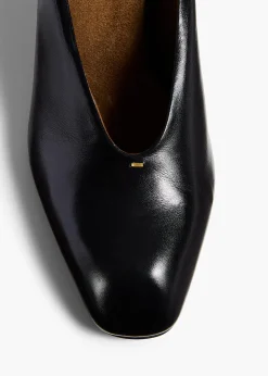 Colt Wedge in Black Glazed Leather