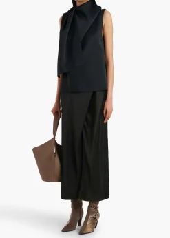 Loe Top in Black